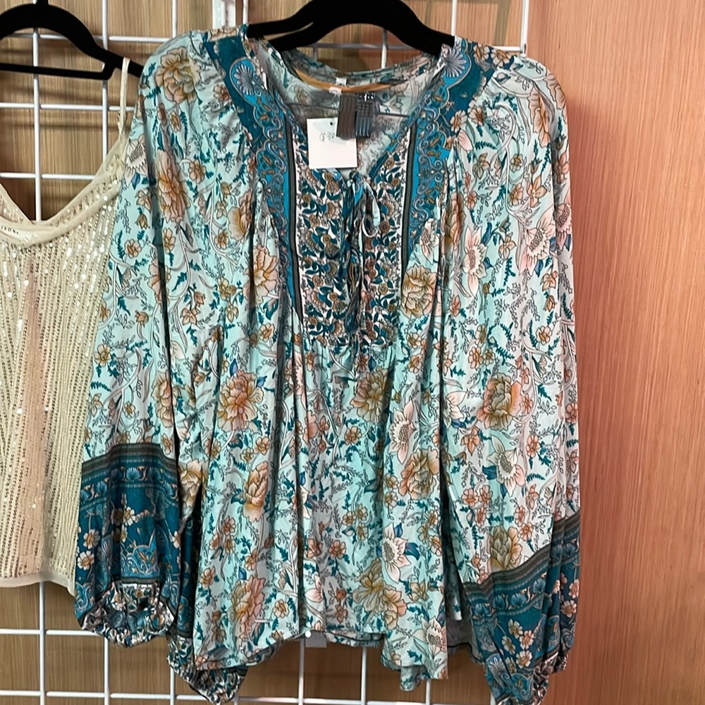 Flowered blouse with ties in front. Long sleeves, very light.